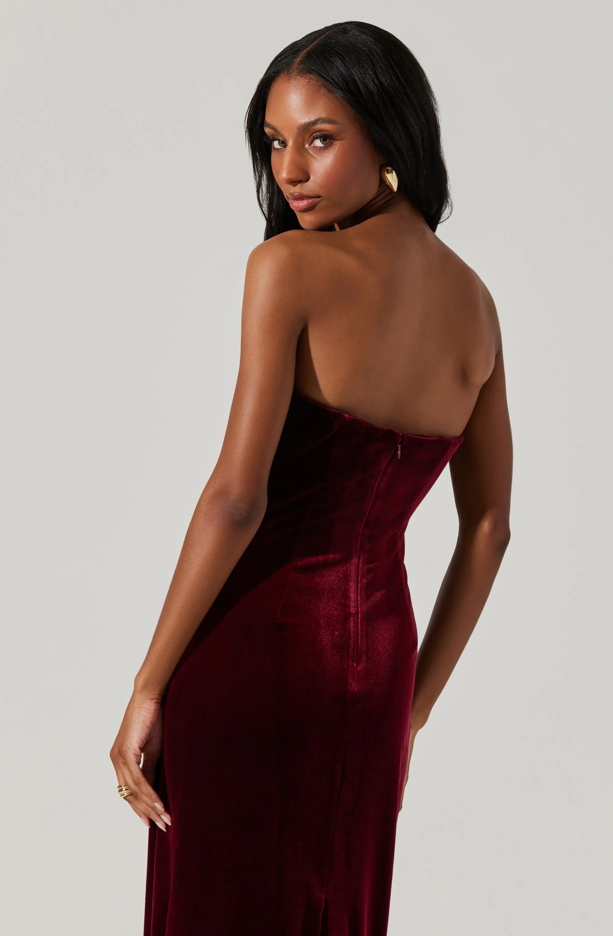 Arista Sweetheart Velvet Midi Dress