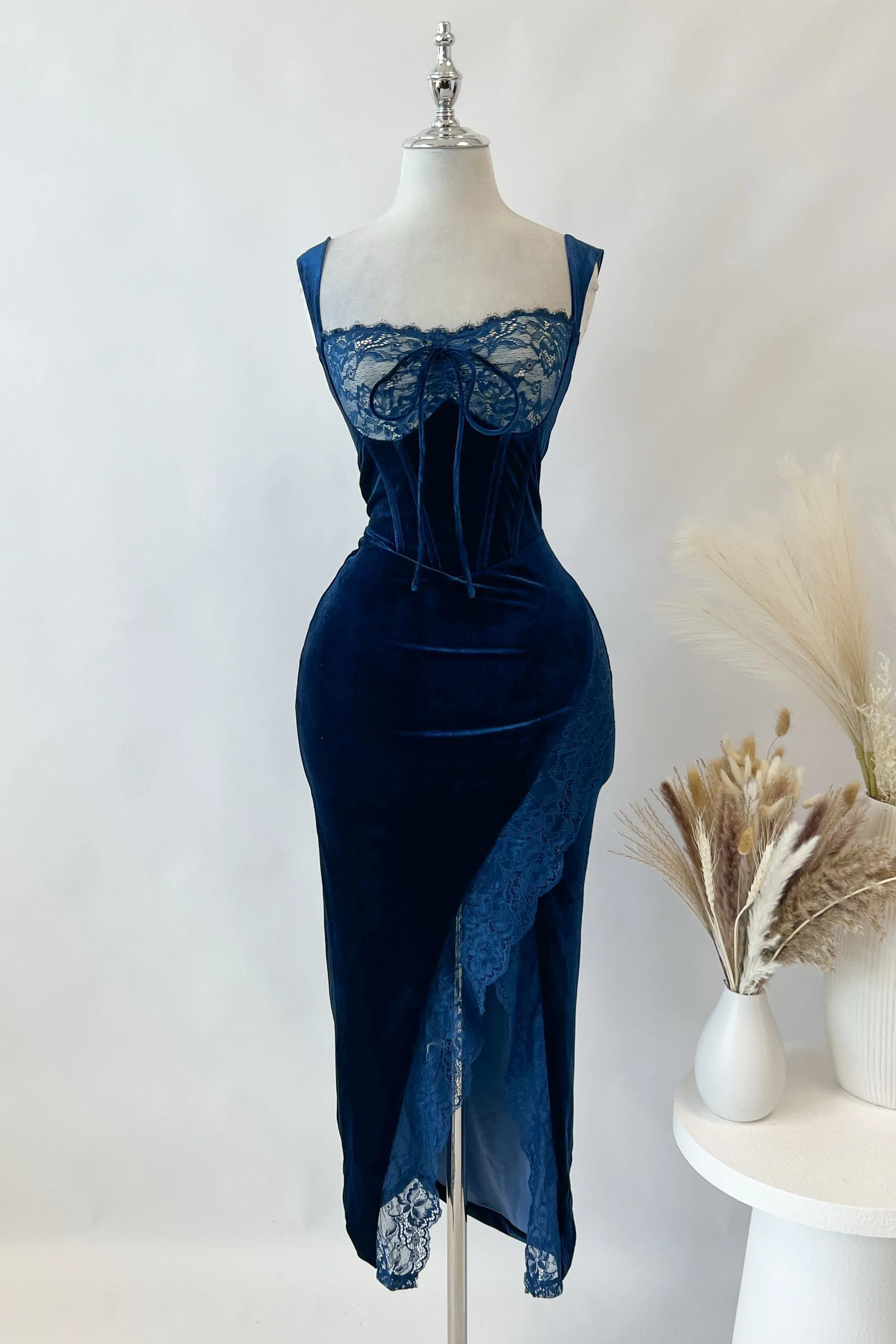 Elvissa Velvet Midi Dress - Navy
